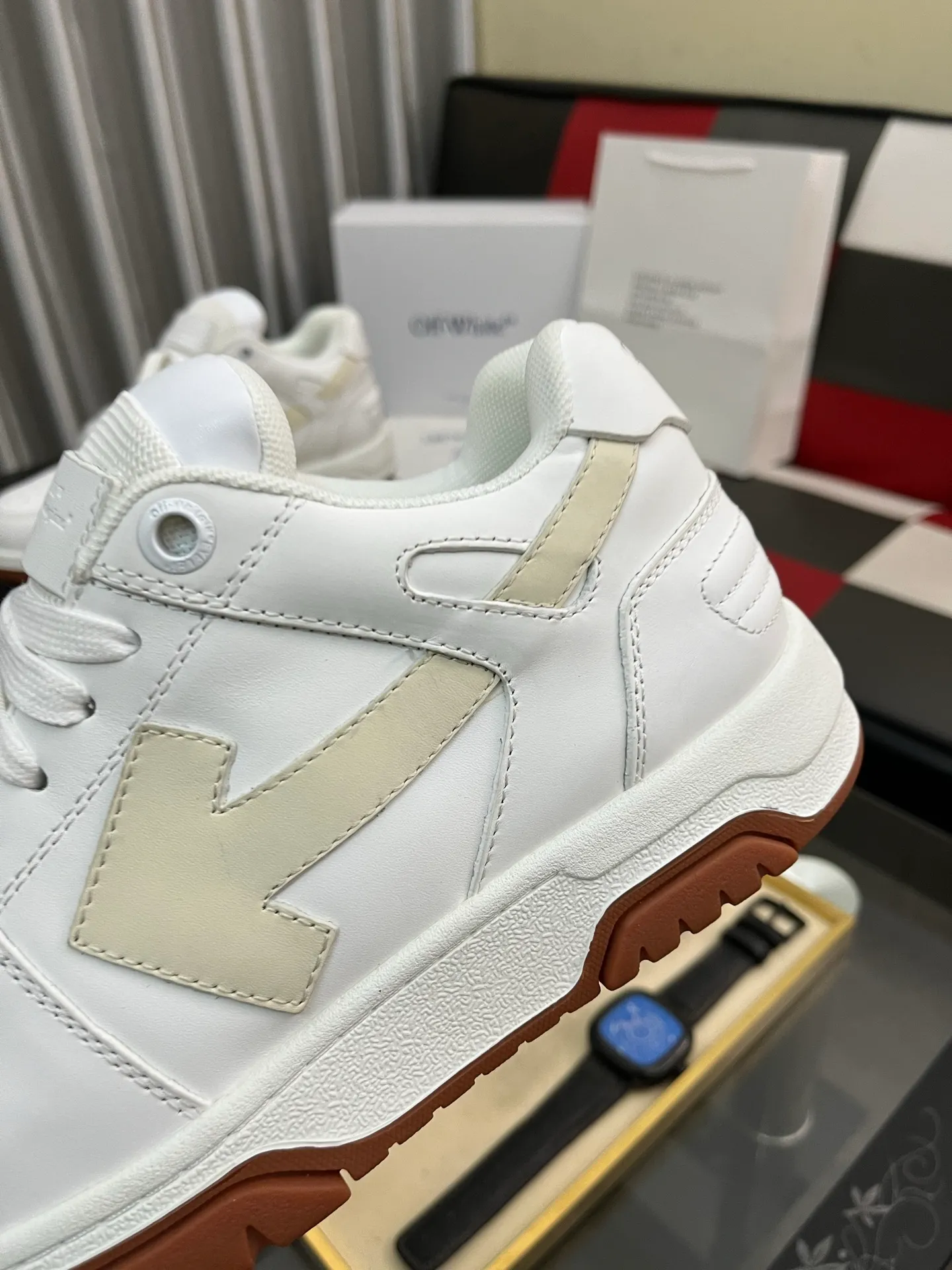 Men's shoes 💰600⌚️⌚️ OFF-White C/O VirGil Abloh fashionable and versatile casual shoes. Exclusive first release of the new model. Made of environmentally friendly cowhide leather and mesh fabric upper material. The insole is embedded with foam cushioning EVA material. The correct midsole is equipped with EVA lightweight cushioning. External tooth nail rubber outsole. The correct accessories can be customized simultaneously. Women's model: 35-40 Men's model: 39-45